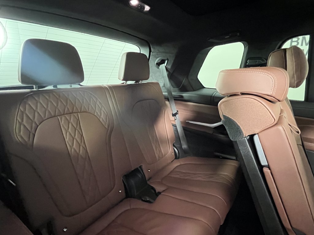 Used 2024 BMW X7 xDrive40i AWD/4WD image 21