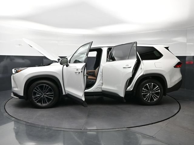 Used 2026 Toyota Grand Highlander AWD Hybrid image 32