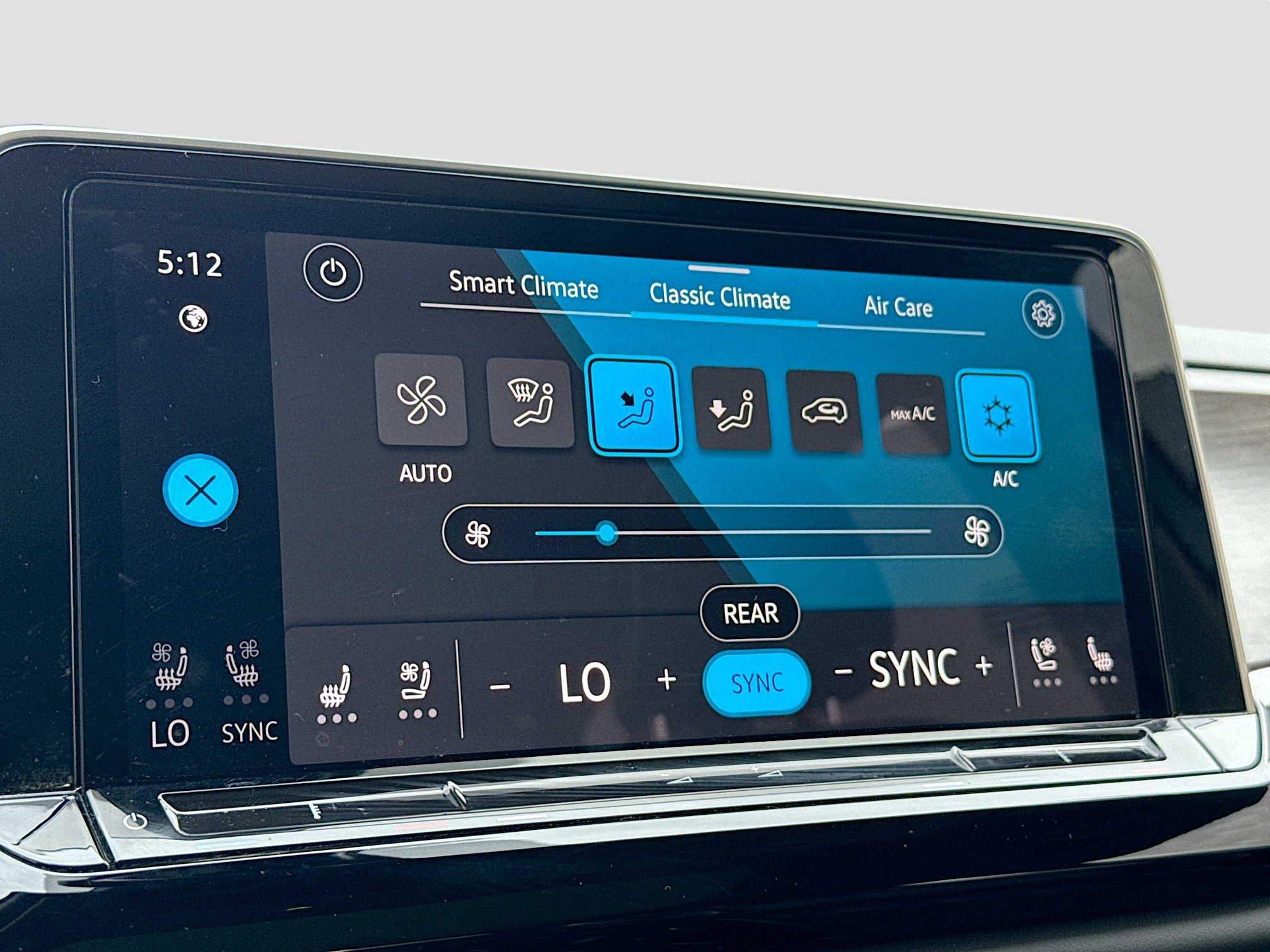 Used 2024 Volkswagen Atlas SEL Premium R-Line image 36