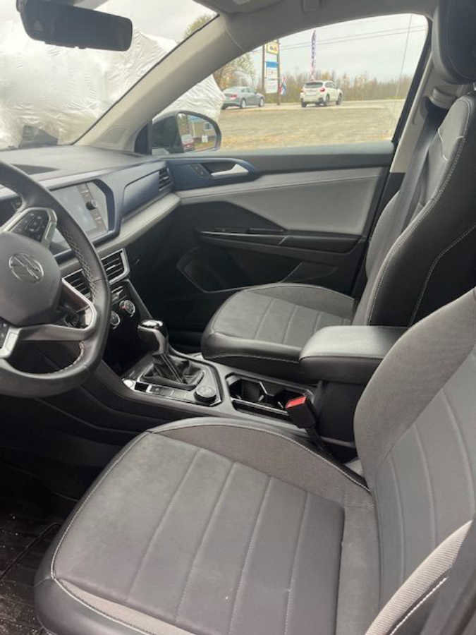 Used 2023 Volkswagen Taos SE w/ Panoramic Sunroof Package image 9