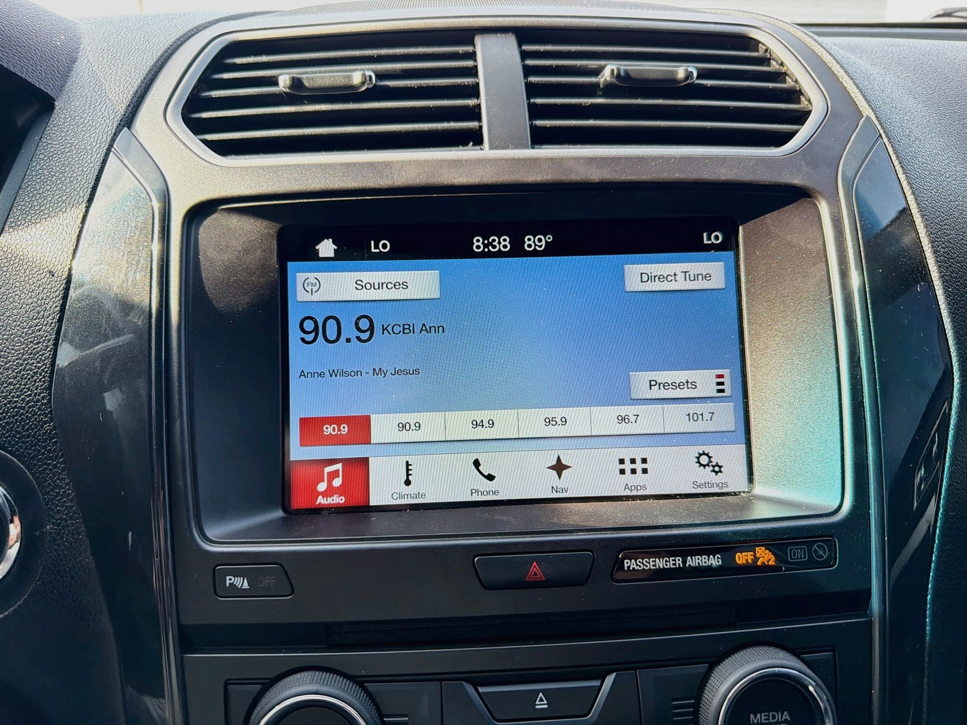 Used 2017 Ford Explorer XLT w/ Equipment Group 202A FWD image 18