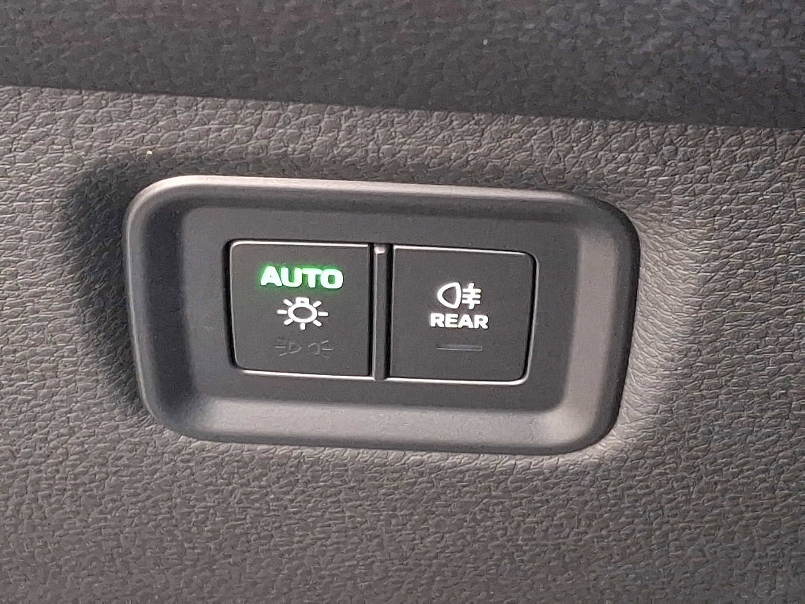 Used 2025 Porsche Cayenne Coupe image 25