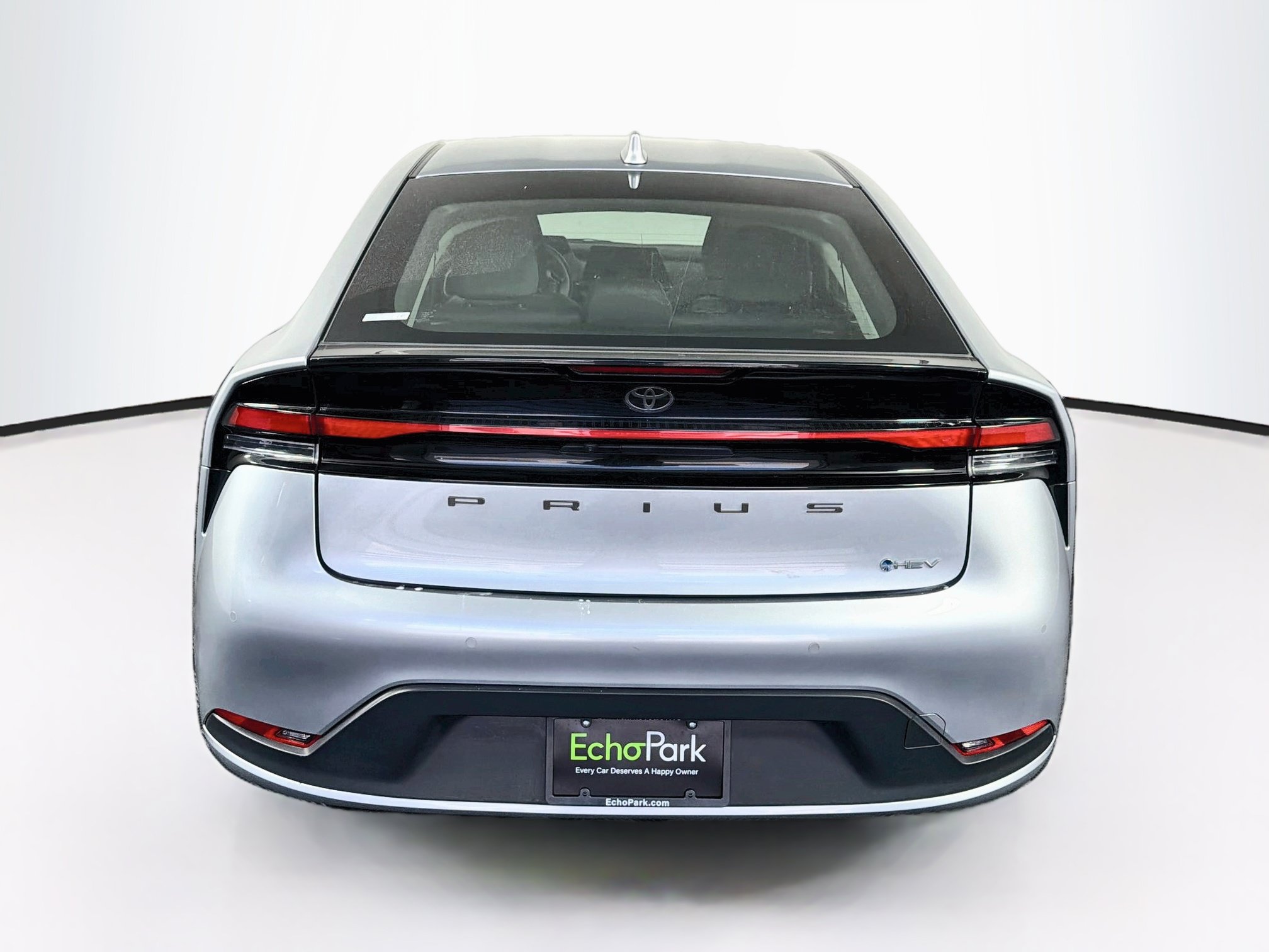 Used 2025 Toyota Prius LE FWD image 7