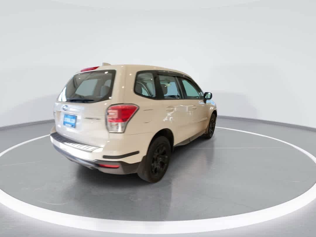 Used 2017 Subaru Forester 2.5i AWD/4WD image 8