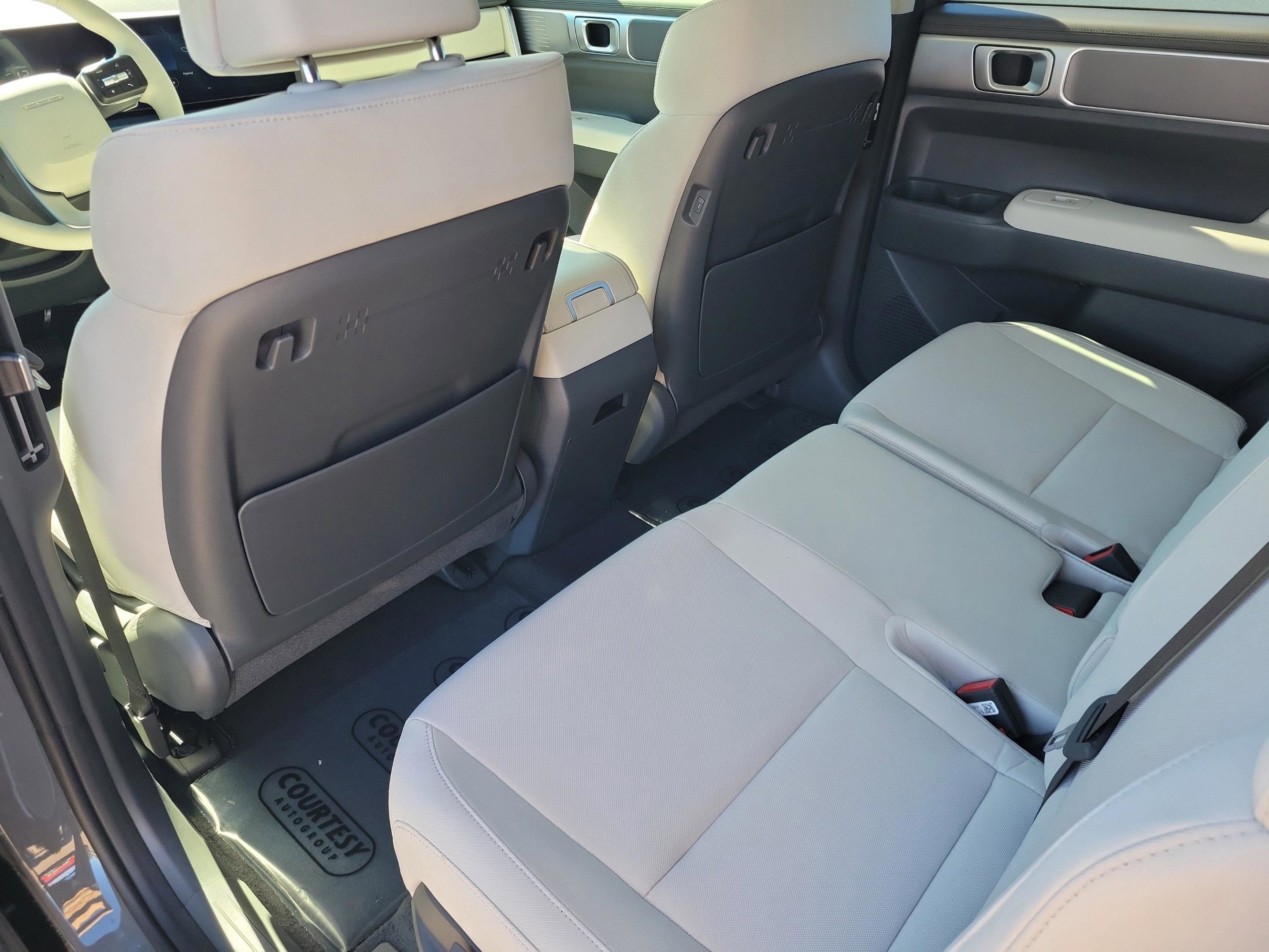 New 2026 Hyundai Santa Fe SE image 9