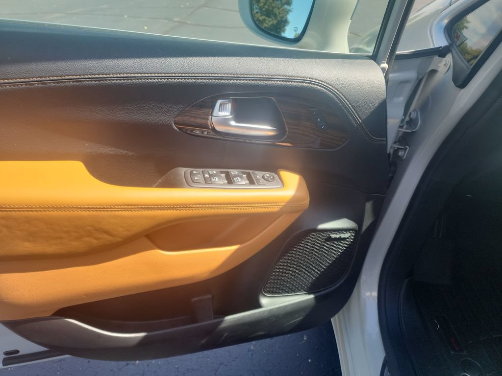 Used 2021 Chrysler Pacifica Pinnacle AWD/4WD image 13
