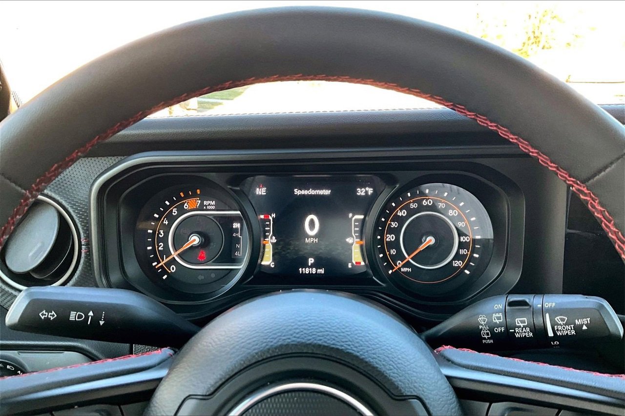 Certified 2024 Jeep Wrangler Unlimited Rubicon w/ Technology Group image 10