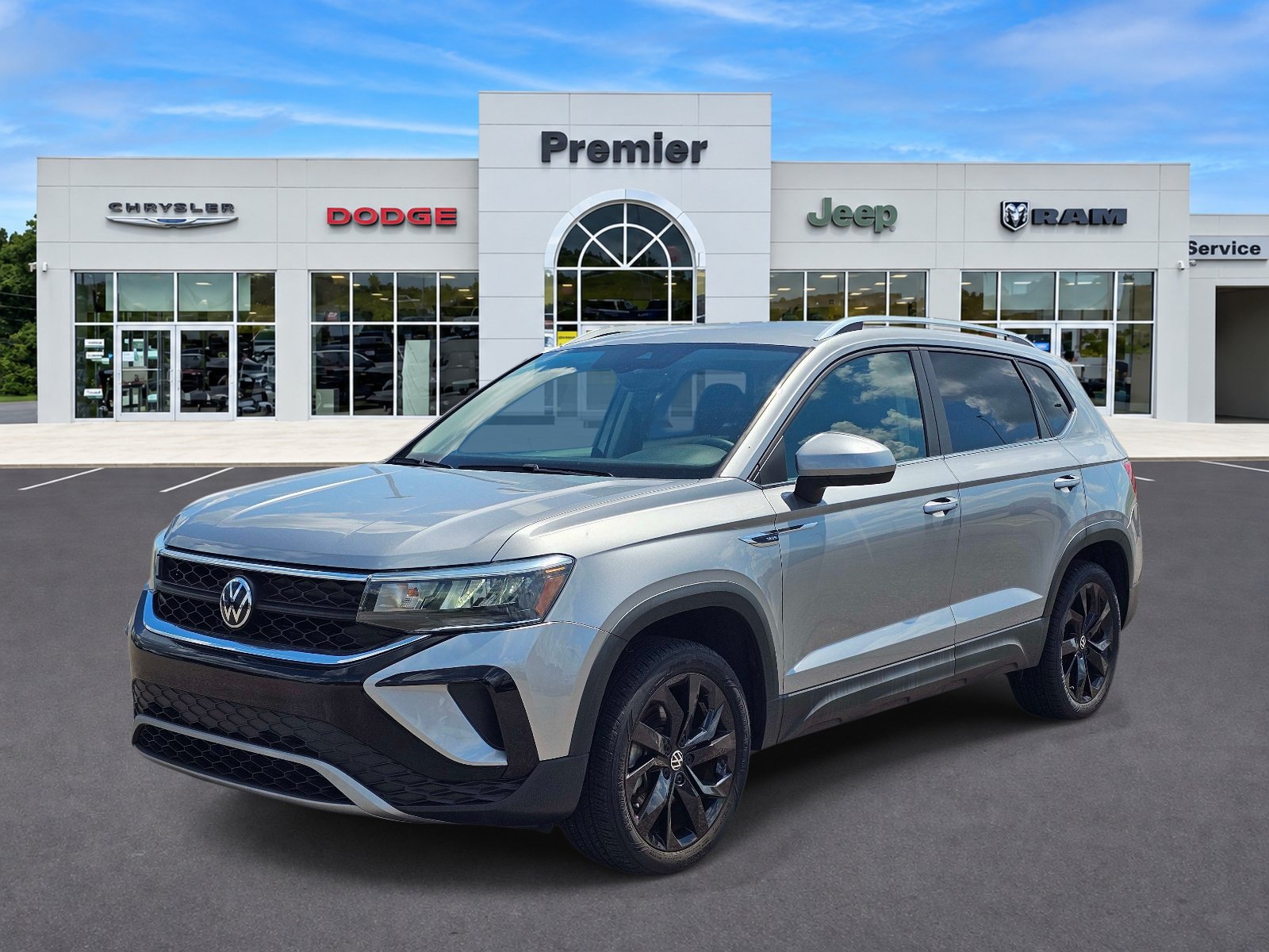 Used 2023 Volkswagen Taos SE w/ Black Wheel Package