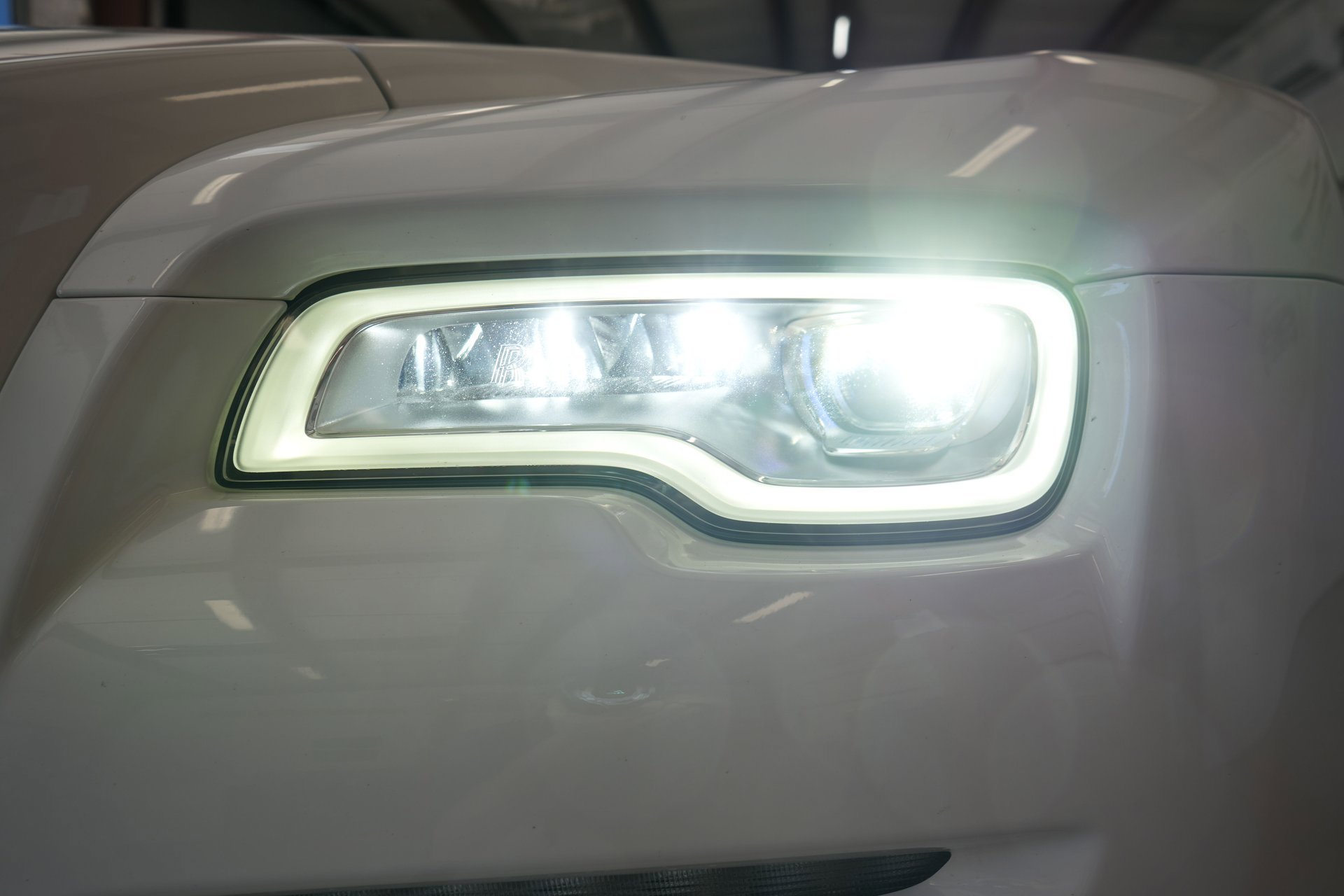 Used 2017 Rolls-Royce Dawn image 34