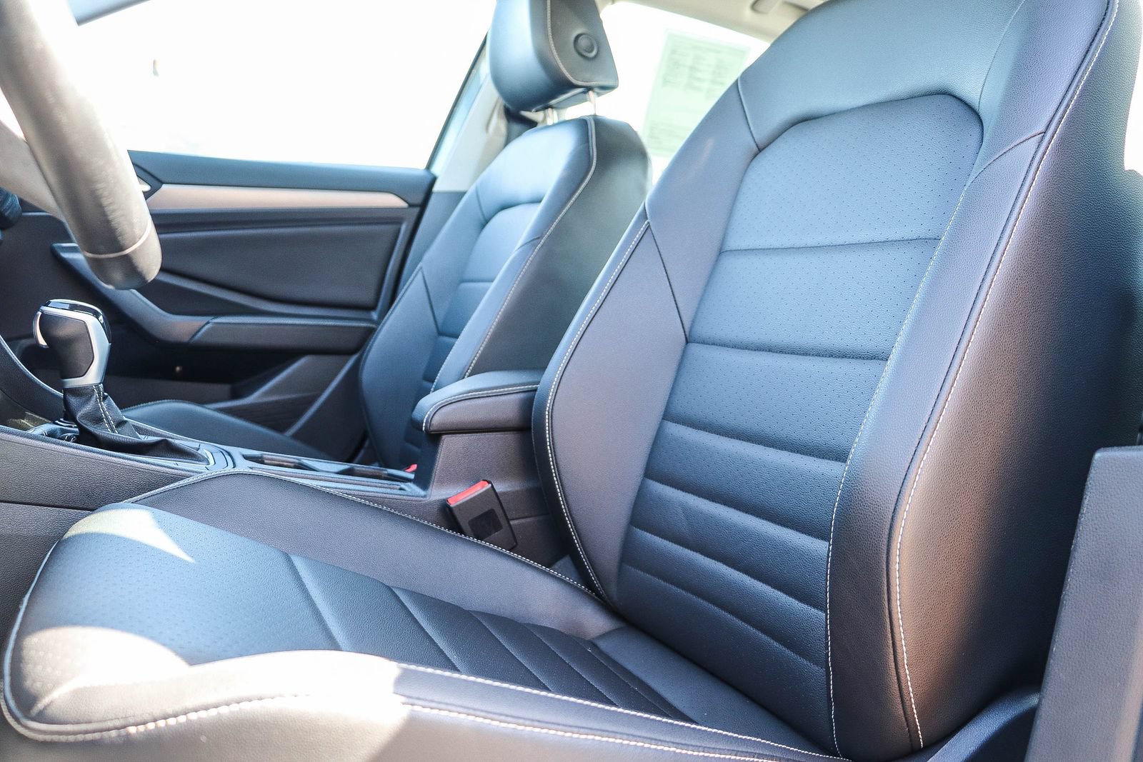 Used 2024 Volkswagen Jetta SE FWD image 23