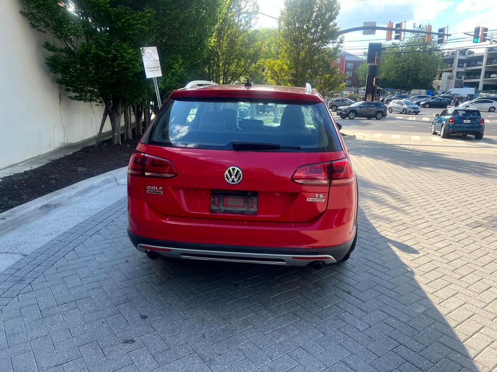 Used 2017 Volkswagen Golf Alltrack SE image 5