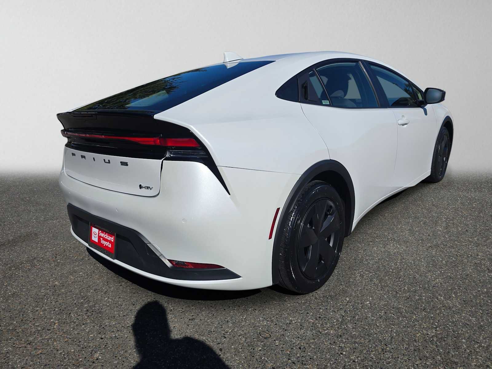 Certified 2025 Toyota Prius LE FWD image 3