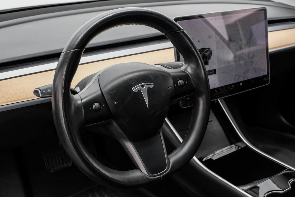 Used 2018 Tesla Model 3 Long Range RWD image 16