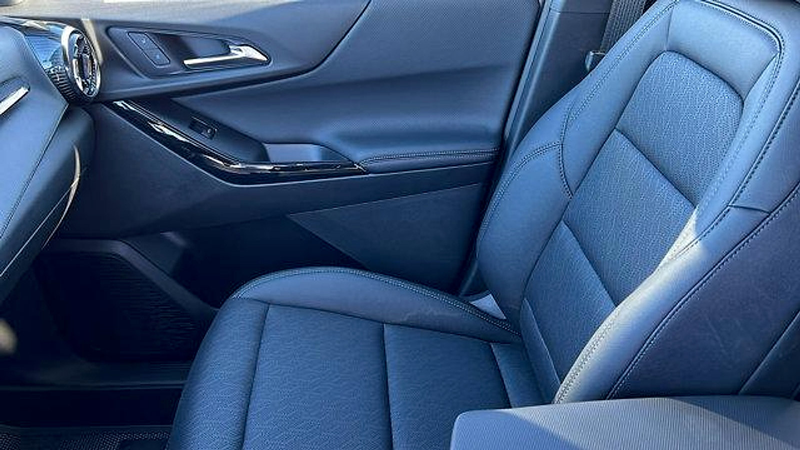 New 2026 Chevrolet Equinox LT w/ Convenience Package II image 19