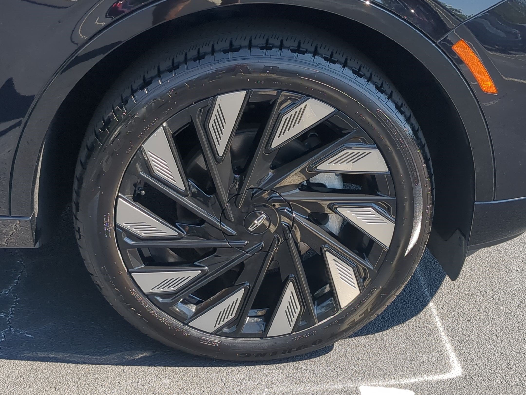 Used 2025 Lincoln Nautilus Reserve w/ Jet Appearance Package AWD/4WD image 12