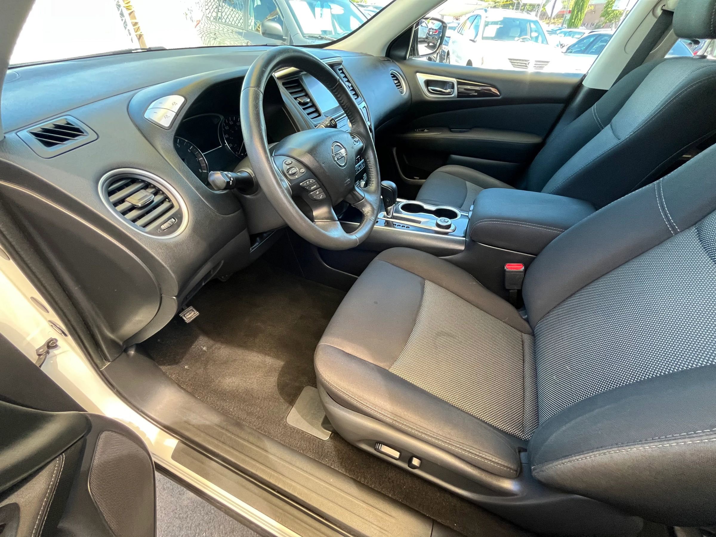 Used 2017 Nissan Pathfinder SV w/ Trailer Tow Package image 10