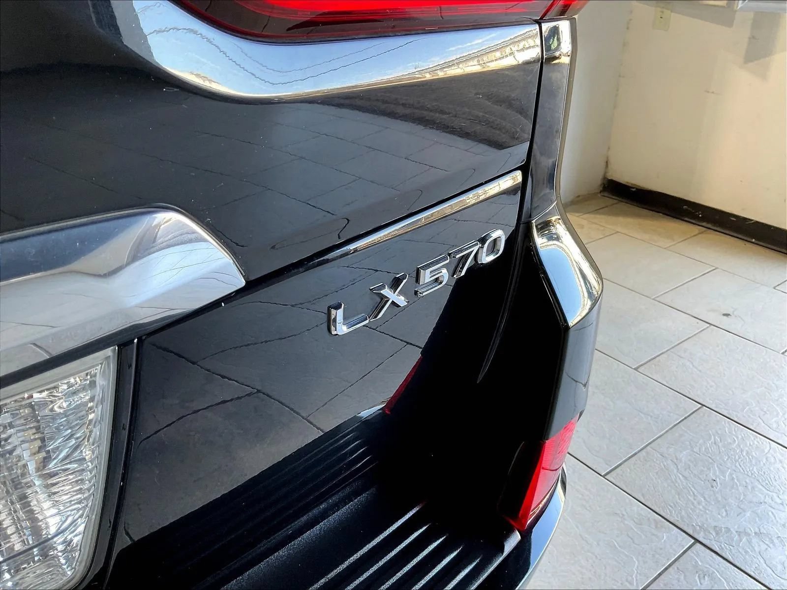 Used 2017 Lexus LX 570 4WD w/ Luxury Package image 33
