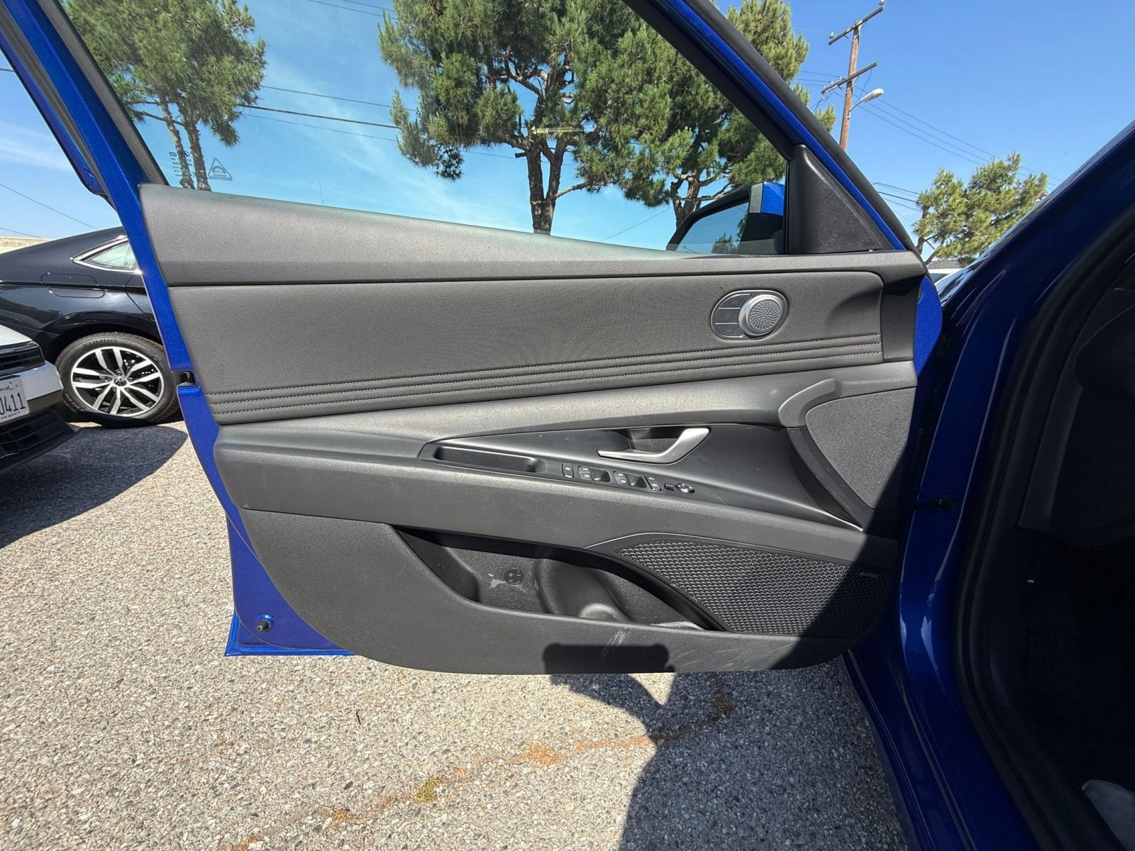 Used 2025 Hyundai Elantra Limited image 18