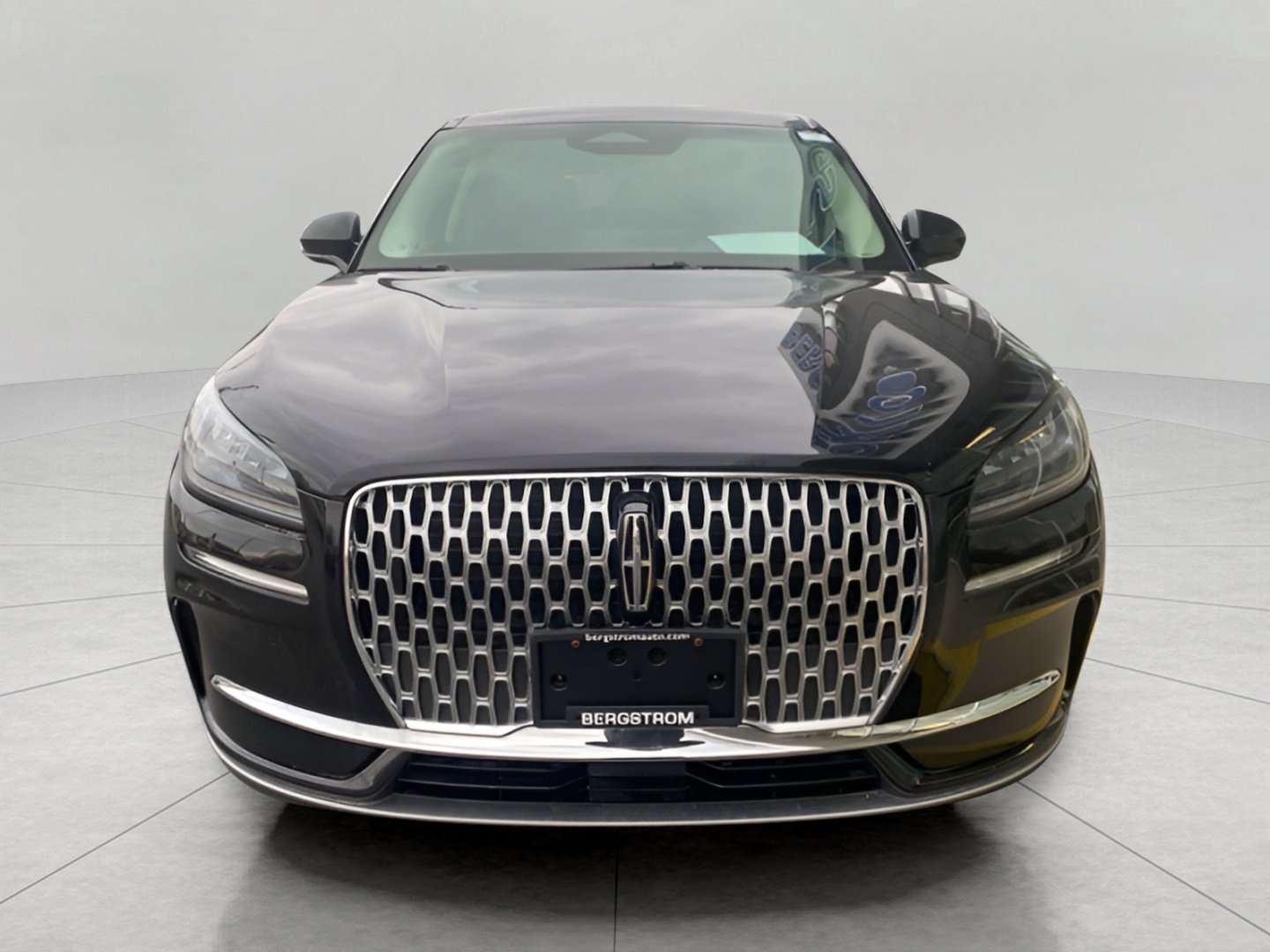 Used 2024 Lincoln Corsair AWD w/ Towing Package image 2