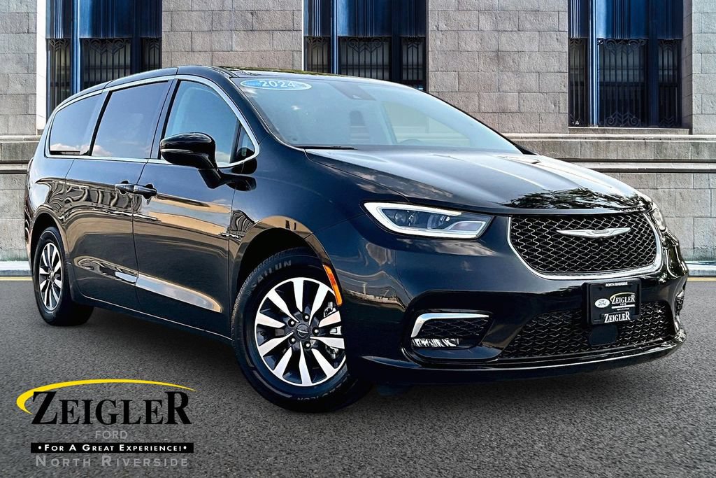 Used 2024 Chrysler Pacifica Limited FWD image 1