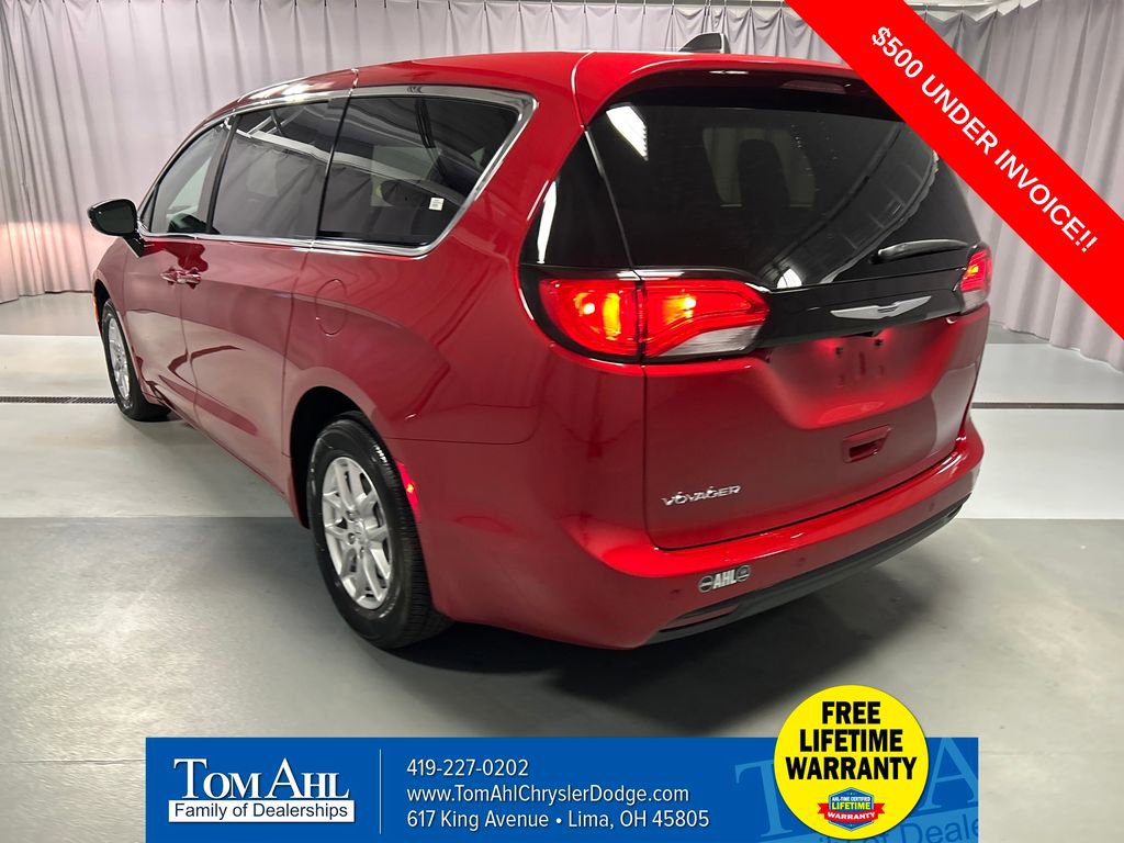 New 2026 Chrysler Voyager LX image 5
