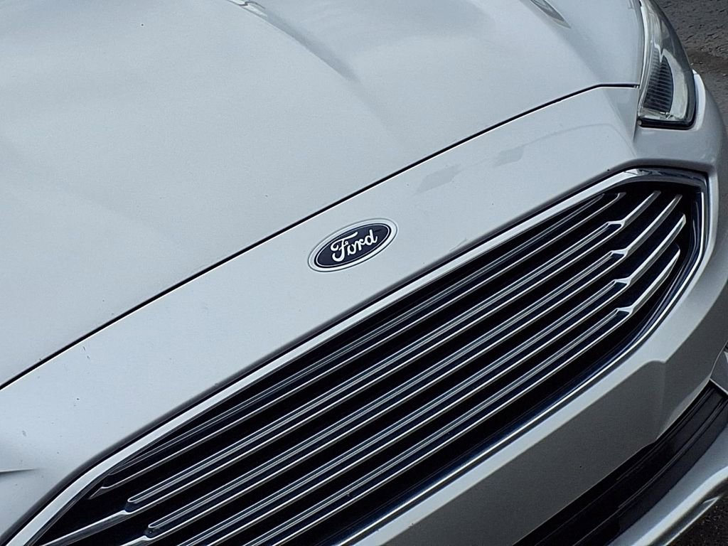 Used 2017 Ford Fusion SE w/ Fusion SE Technology Package image 9