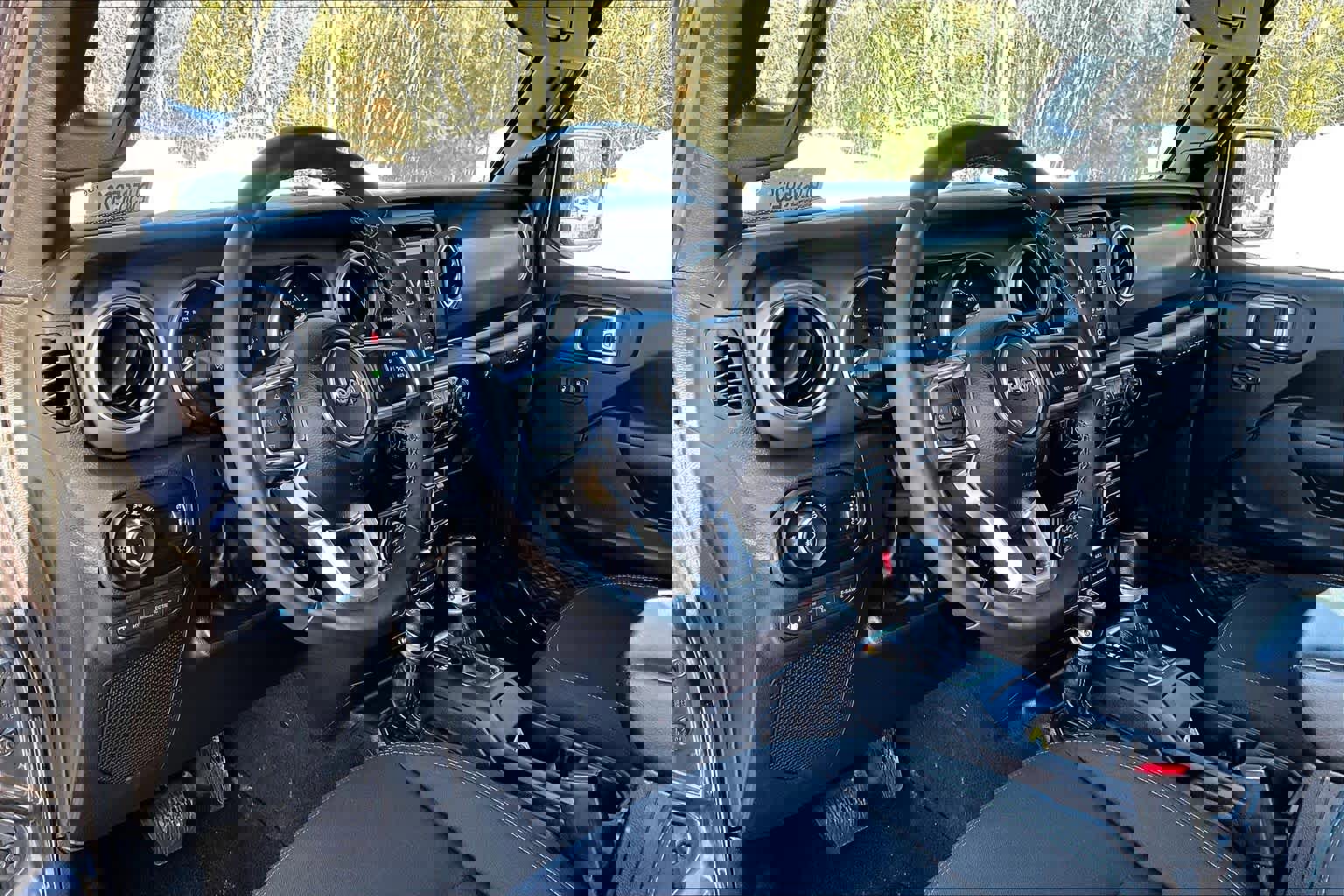 Used 2023 Jeep Wrangler Rubicon w/ Cold Weather Group image 17