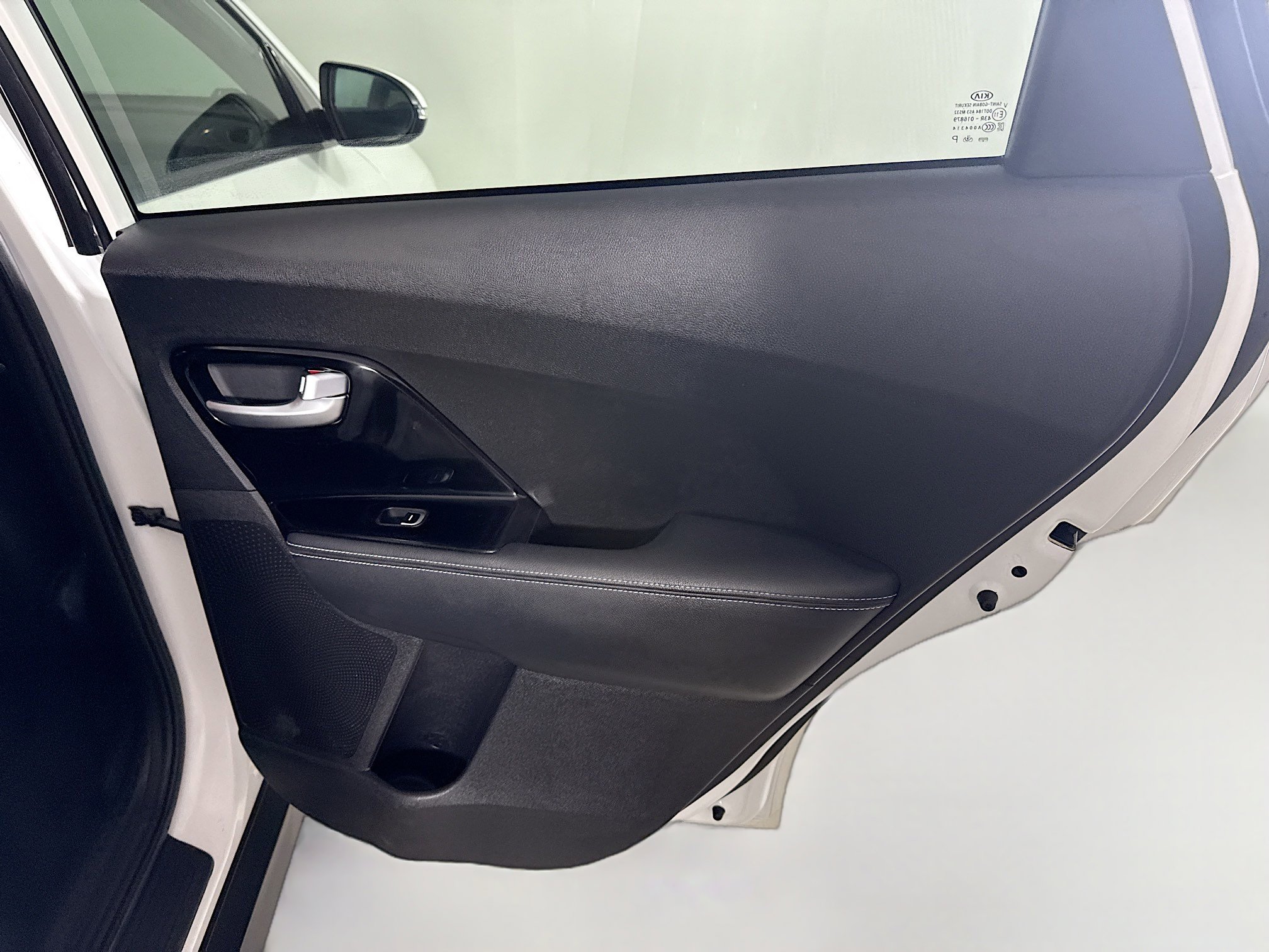 Used 2020 Kia Niro EX w/ Cold Weather Package image 28