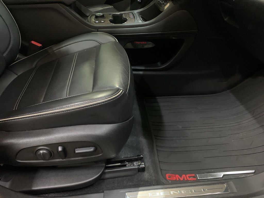 Used 2022 GMC Acadia Denali image 17