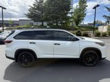 Used 2019 Toyota Highlander SE image 3
