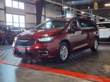 Used 2023 Chrysler Pacifica Touring-L image 3