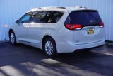Used 2017 Chrysler Pacifica Touring-L image 4