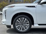 New 2025 INFINITI QX80 Luxe image 3