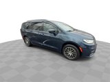 Used 2021 Chrysler Pacifica Touring-L w/ Uconnect Theater Family Group image 2