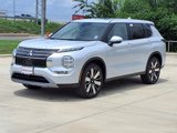 New 2025 Mitsubishi Outlander SE image 2