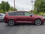 Used 2017 Chrysler Pacifica Limited image 2