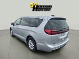 Used 2023 Chrysler Pacifica Touring-L image 3