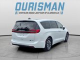 Used 2023 Chrysler Pacifica Touring-L image 3