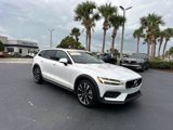Used 2022 Volvo V60 T5 Cross Country image 2