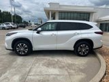 Used 2023 Toyota Highlander XLE image 2