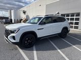 New 2025 Volkswagen Atlas Peak Edition SE image 3