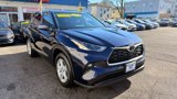 Used 2023 Toyota Highlander LE image 2