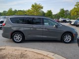 Certified 2022 Chrysler Pacifica Touring-L image 3
