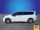 New 2025 Chrysler Pacifica Select image 3