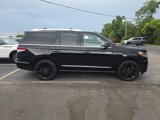 Used 2022 Lincoln Navigator Reserve image 2