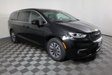 New 2025 Chrysler Pacifica Select image 2