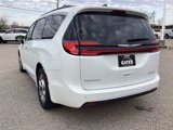 Used 2023 Chrysler Pacifica Limited image 5