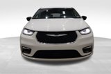 Used 2024 Chrysler Pacifica Touring-L image 2