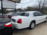 Used 2011 Lincoln Town Car Signature Limited image 4