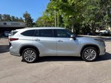Used 2022 Toyota Highlander Platinum image 2